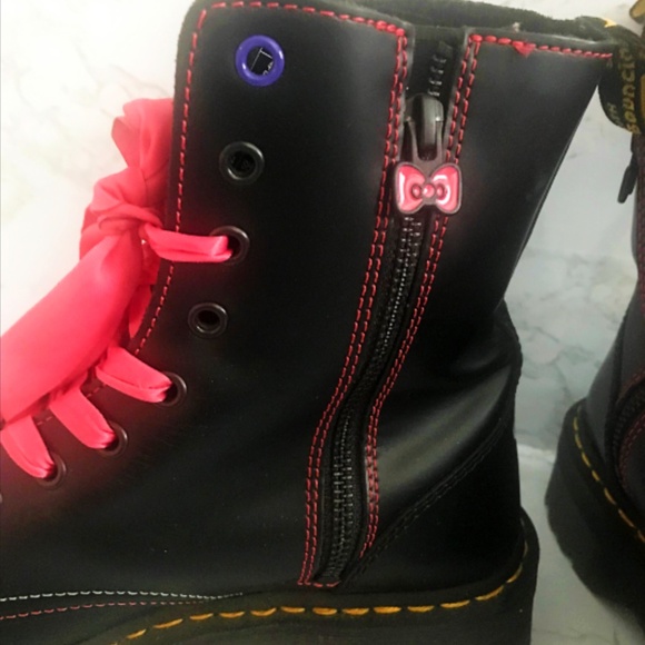 Rare Dr. Martens Jadon Hello Kitty & Friends Leather Boot Black UK 9-US 11 - Picture 5 of 6